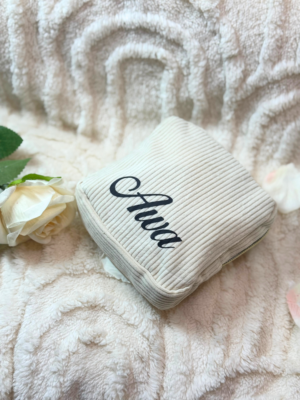 Pochette Serviettes Hygiéniques Personnalisée – Trousse Hygiène Femme (13×13 cm)